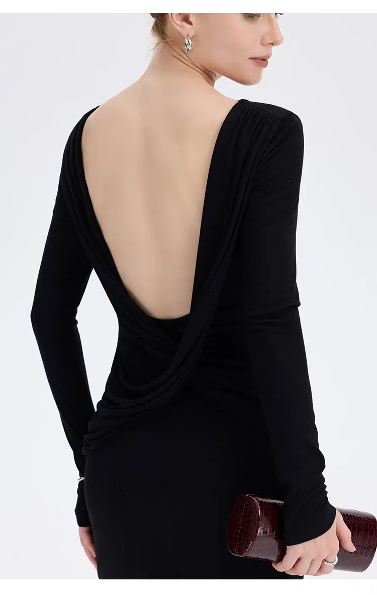 Black twist back maxi dress back close-up twist knot fabric detail at Ousph