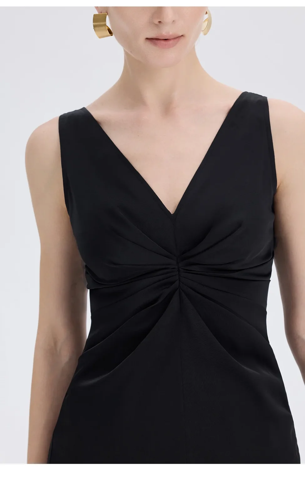 ousph black v-neck maxi dress front closeup