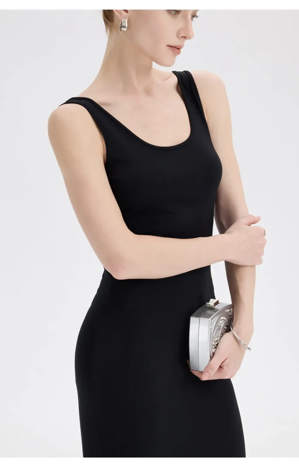 ousph black u-neck sleeveless maxi dress front close-up