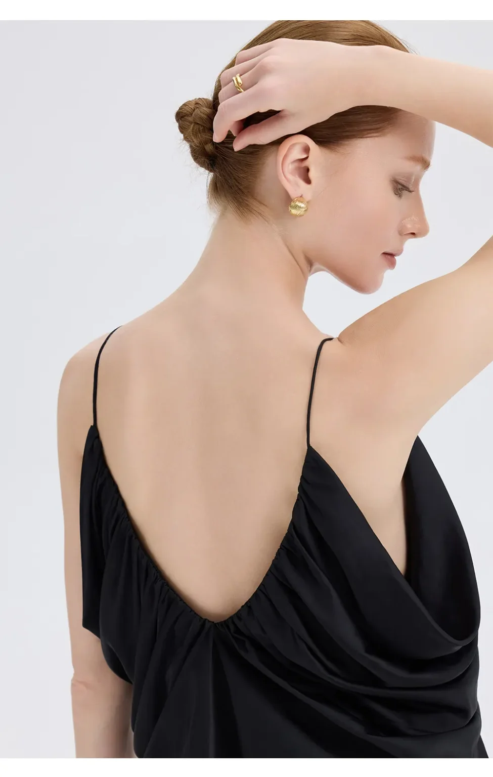 ousph black gathered v-neck spaghetti strap camisole top back close-up